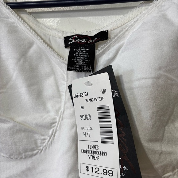 🎉4/30$🎉 White Cap Sleeve Fitted Top – Size M/L, NWT 🤍 - Picture 2 of 4